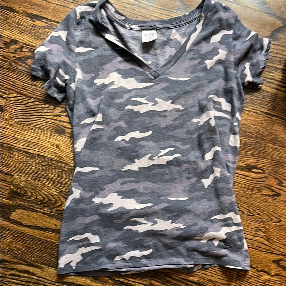 PINK Victoria's Secret camp V neck tee—size xs
